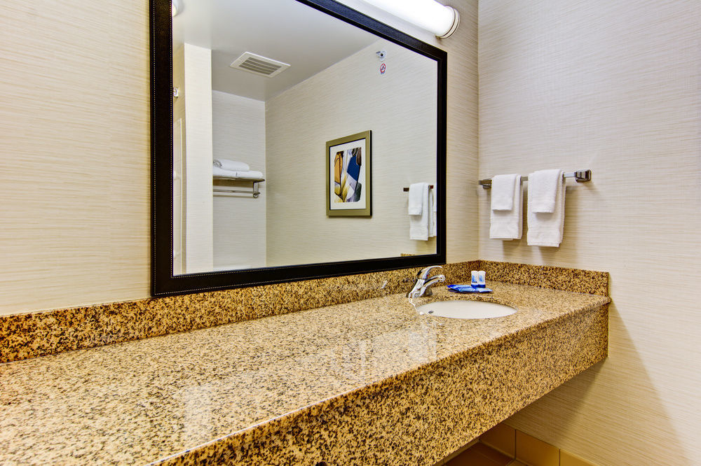 Fairfield Inn & Suites By Marriott State College Exterior foto